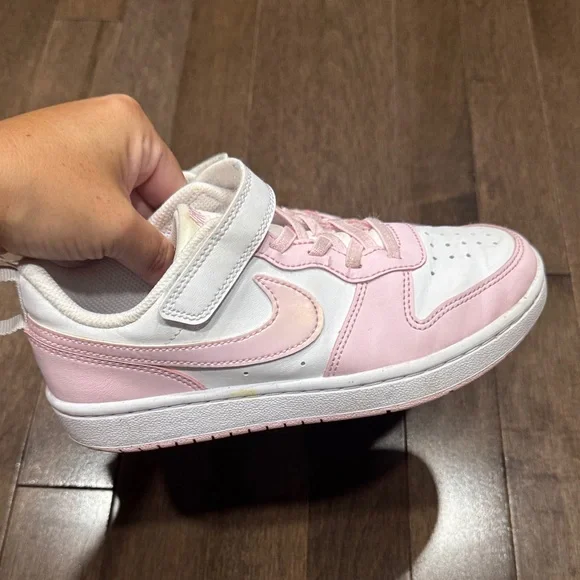 Nike Kids Sneakers in Pink and White - Picture 3 of 4